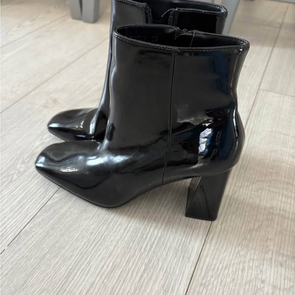 Elegant Black Women's Boots - Picture 2 of 3